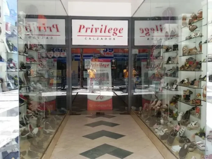 Frente de la zapatería Privilege en Peatonal San Martín 1005, Paraná