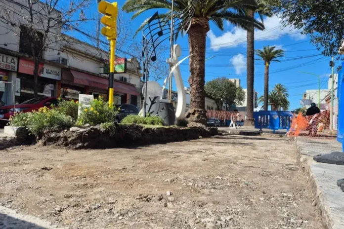 Trabajos de bacheo en avenida Primera Junta