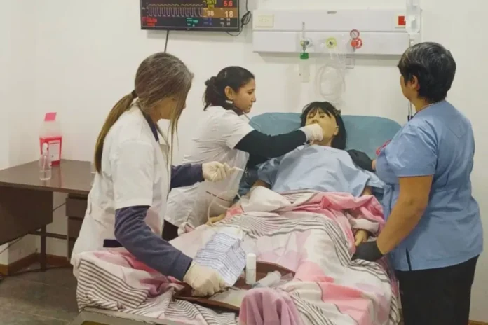 Docentes en jornada presencial de simulación clínica en el Cersice Rosario del Tala