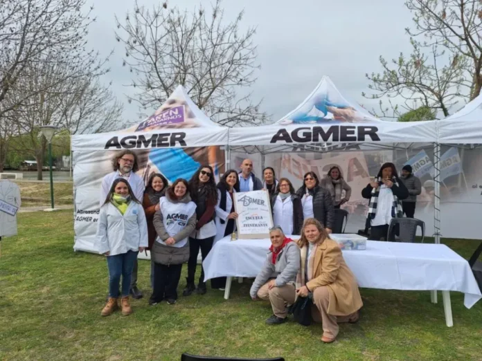 Docentes y comunidad educativa reunidos en la Escuela Itinerante de Agmer en Villa Paranacito