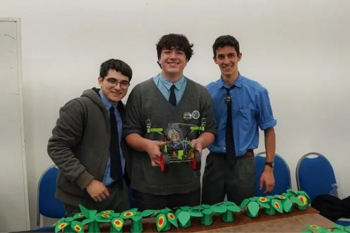 estudiantes-escuela-tecnica-proyecto-robotica-inteligencia-artificial Estudiantes de escuela técnica presentan proyecto de robótica AgroVision