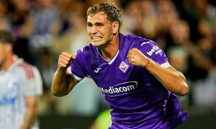 fiorentina-mastantuono-pellegrino-octavos-copa-italia Jugadores de la Fiorentina celebrando un gol durante el partido contra Pisa por la Copa Italia