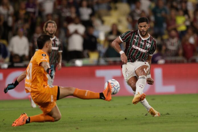fluminense-vencio-a-platense-y-quedo-cerca-de-las-semifinales-de-la-copa-libertadores-1 Jugadores de Fluminense celebrando un gol ante Platense en el Maracaná
