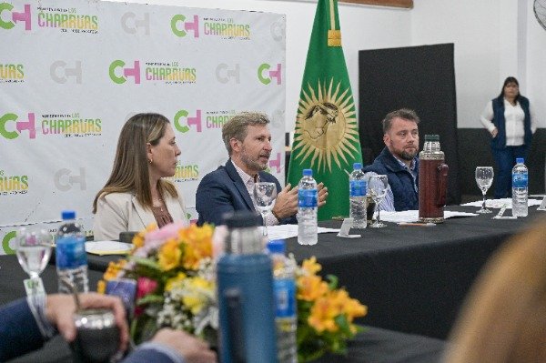 frigerio-reunion-gabinete-los-charruas-caminos-produccion Gobernador Rogelio Frigerio durante la reunión de gabinete en Los Charrúas
