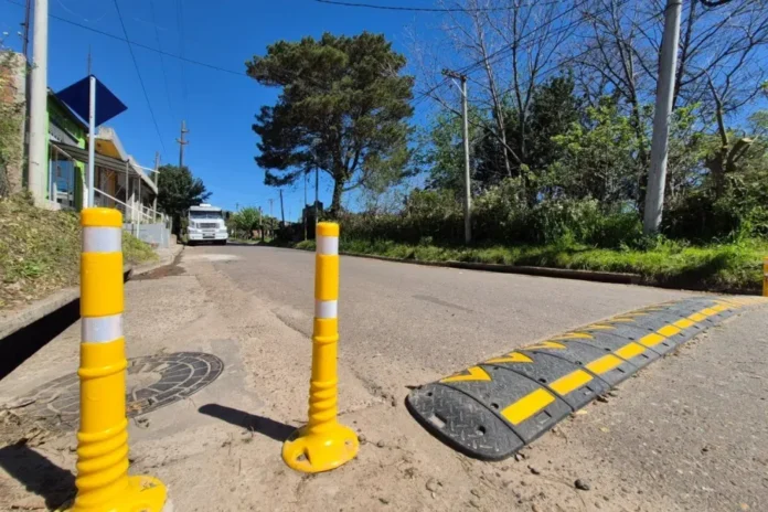 instalaron-reductores-velocidad-carteleria-roffo-colombo Intersección de calles Roffo y Colombo en Gualeguaychú con reductores de velocidad y cartelería preventiva instalada