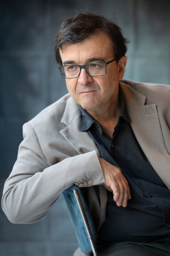 Javier Cercas durante una entrevista