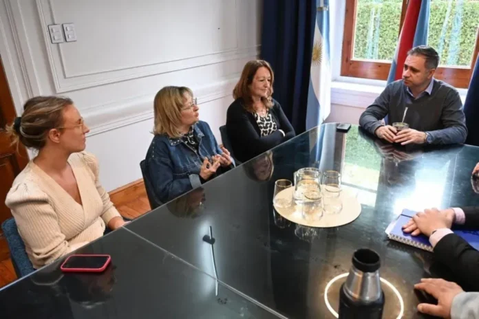 Entrega del sistema digitalizador a LALCEC en el Salón Azul del Municipio de Gualeguaychú