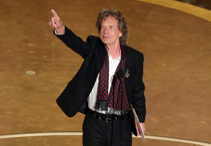 Mick Jagger en un escenario durante un concierto