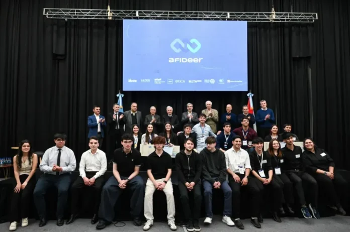 premiacion-estudiantes-jornadas-emprendimiento-innovacion-entre-rios-2026 Estudiantes premiados en el cierre de las Jornadas de Emprendimiento e Innovación Entre Ríos 2026
