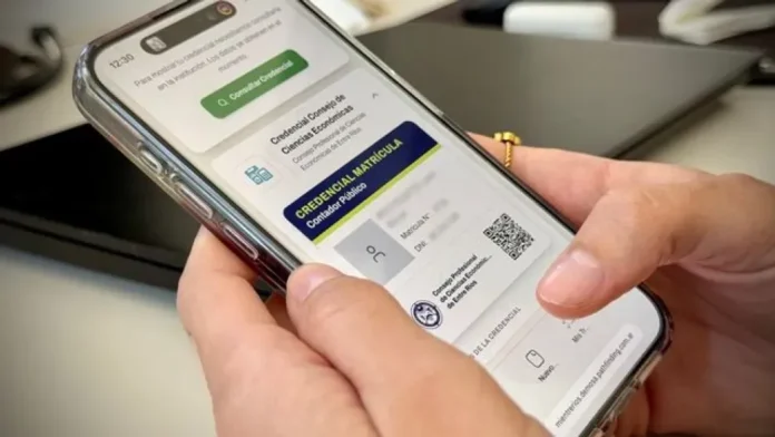 profesionales-ciencias-economicas-acreditar-matricula-celular-entre-rios Profesional de Ciencias Económicas utilizando la credencial digital en su celular