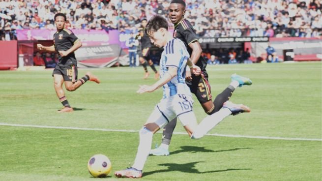seleccion-argentina-sub-19-final-juegos-suramericanos-2026 Jugadores de la Selección argentina sub-19 celebrando la clasificación a la final de los Juegos Suramericanos 2026