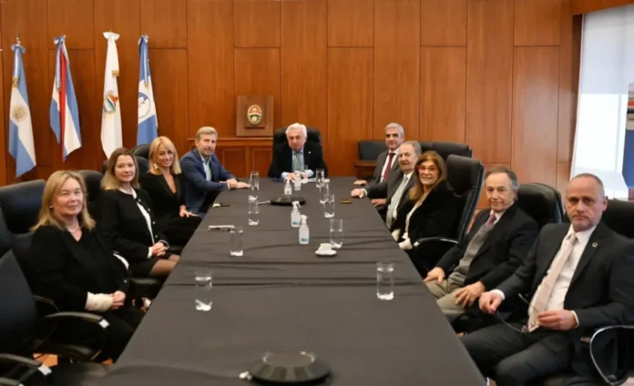 Reunión entre el STJ y el gobernador Rogelio Frigerio en Paraná