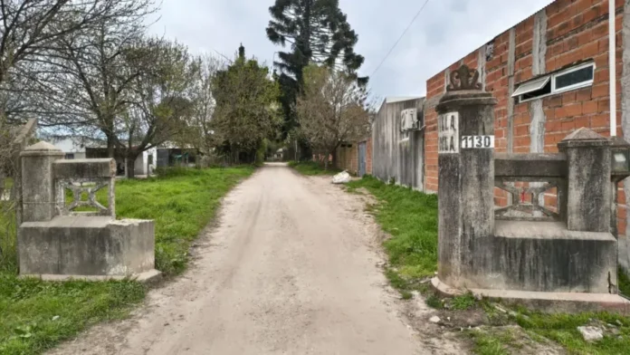 Vecinos de Villa Adela en Gualeguaychú durante una manifestación para reclamar servicios básicos