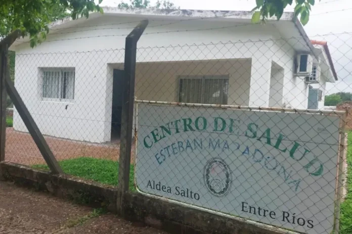Fachada del centro de salud Esteban Maradona de Aldea Salto