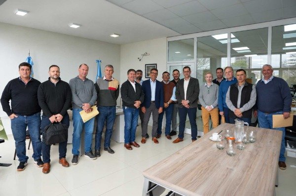 enersa-secretaria-energia-acuerdos-cooperativas-electricas Autoridades de Enersa y la Secretaría de Energía de Entre Ríos durante la firma de acuerdos con cooperativas eléctricas