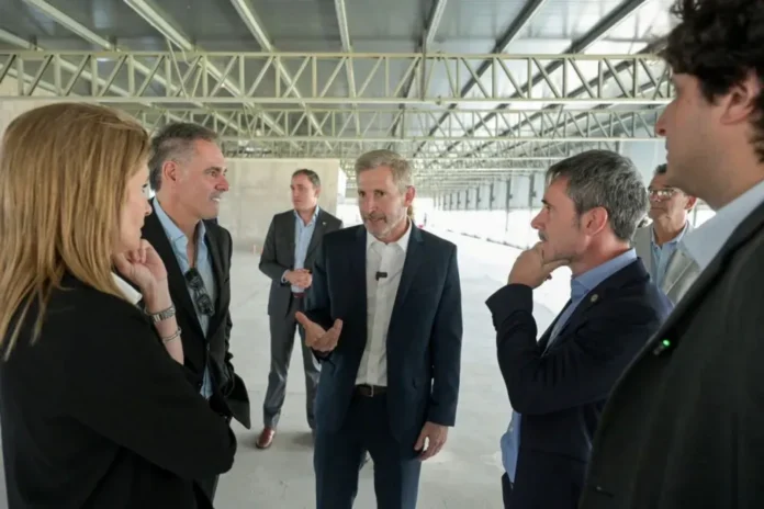 frigerio-entrego-adhesion-rini-calisa-2-inversion-45-millones-dolares-entre-rios Gobernador Rogelio Frigerio durante la recorrida por la planta Calisa 2 en Entre Ríos