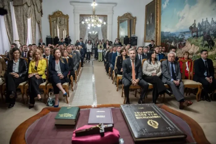 Rogelio Frigerio durante el acto de juramento de los nuevos integrantes del Consejo de la Magistratura de Entre Ríos en el Salón Blanco de la Casa de Gobierno