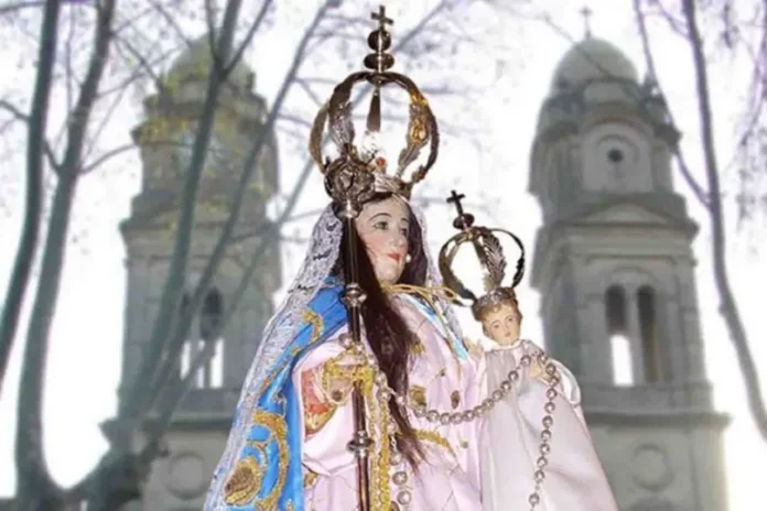 Procesión y misa en honor a la Virgen del Rosario en Gualeguaychú