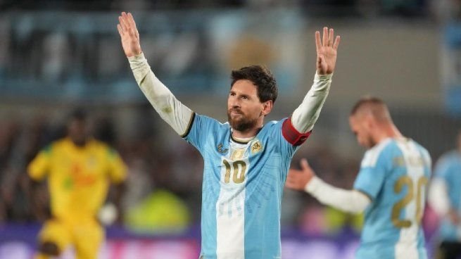 mensajes-figuras-futbol-lionel-messi-despedida-seleccion-argentina Lionel Messi durante su despedida de la Selección argentina en el estadio Monumental