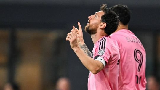 messi-volvio-inter-miami-dos-goles-victoria-dc-united-6 Lionel Messi celebrando un gol con la camiseta del Inter Miami
