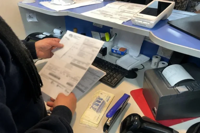 Contribuyentes regularizando deudas municipales en Gualeguaychú
