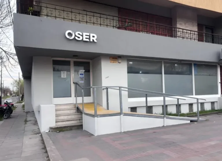 Fachada de una sede de la Obra Social de Entre Ríos en Paraná