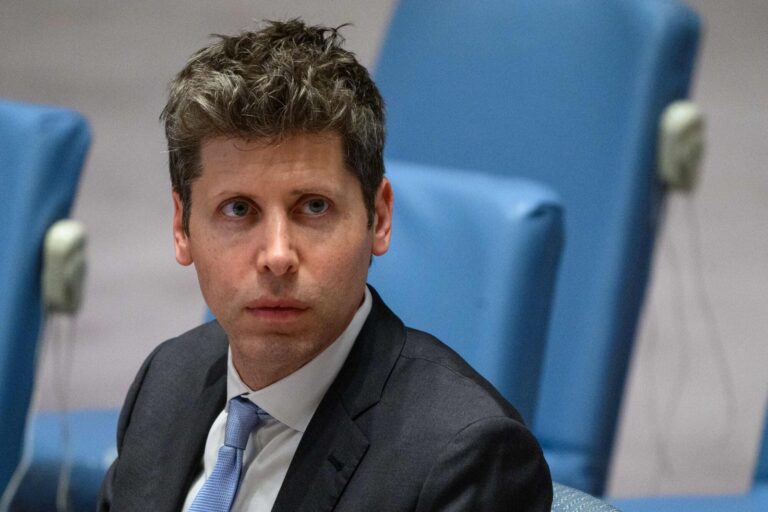 Sam Altman, director ejecutivo de OpenAI, durante una entrevista