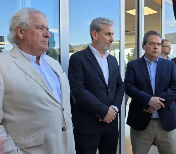 semana-conocimiento-convenio-financiar-proyectos-tecnologicos-entre-rios-2 Autoridades de la Bolsa de Comercio de Entre Ríos y Mirador TEC durante la firma del convenio en Paraná